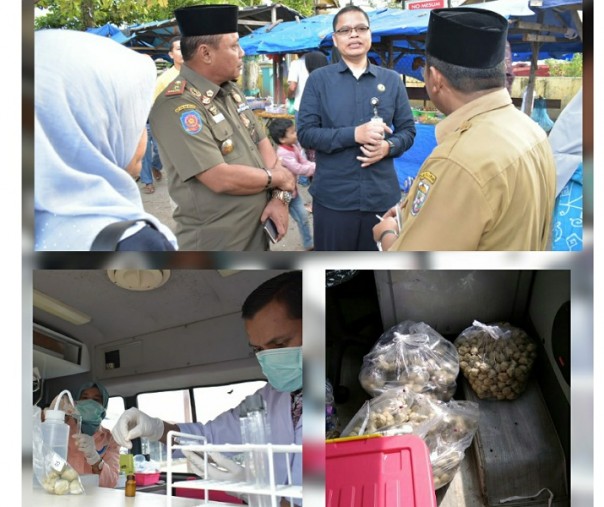 Kepala BBPOM Pekanbaru dan timnya bersama jajaran terkait saat melakukan pengecekan pangan di Pelalawan, kemarin (Foto: BBPOM) 