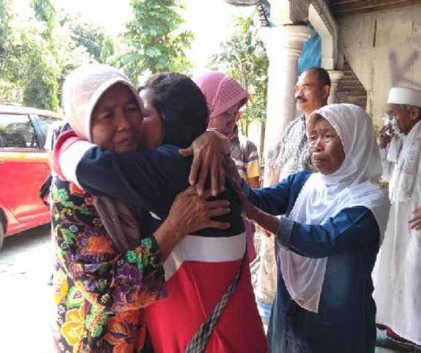 Dwi Wulandari (tengah) dibebaskan dari hukuman penjara seumur hidup di Filipina atas tuduhan penyelundupan narkoba. Foto: Kementerian Luar Negeri.