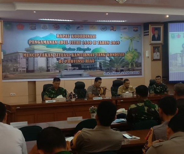 Rapat kesiapan lebaran di kantor Gubernur Riau