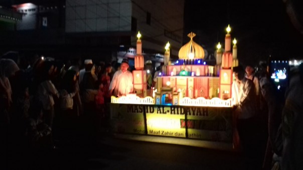 Becak Hias Pawai Takbir di Selatpanjang/R1.puri