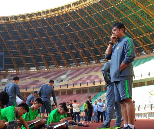 Pelatih Tim Nasional U-23 Indonesia Indra Sjafri di Stadion Utama Riau (Foto: Zar/Riau1.com) 