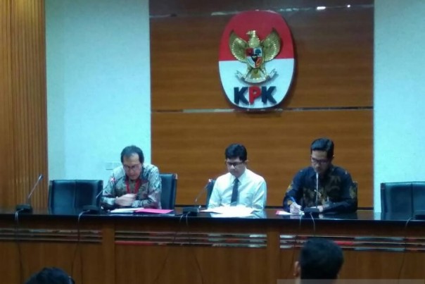 Pimpinan KPK dan Jubir KPK Febri Diansyah saat konferensi pers, Senin. 