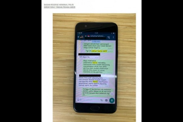 Tangkapan layar Grup WhatsApp yang mengancam Presiden Jokowi. 