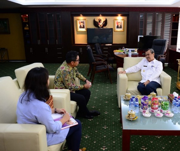Pertemuan antara Konsulat Jendral Singapura dengan Gubernur Riau, Syamsuar, Rabu, 12 Juni 2019 (Foto: Istimewa/Humas Pemprov Riau) 