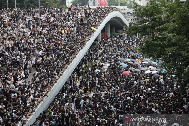 Ratusan demonstran tuntut pemimpin Hongkong mundur dan tolak RUU Ekstradisi.