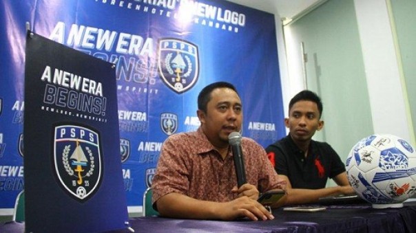 Manager PSPS Riau, Ari Nugroho saat launching logo baru PSPS Riau pada musim 2018 lalu