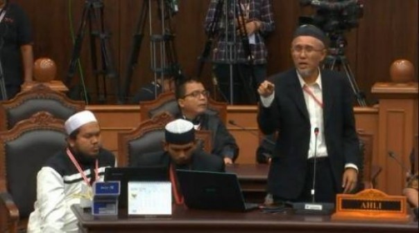 Jaswar Koto, ahli dari pihak Prabowo-Sandi saat memberikan keterangan dalam sidang lanjutan sengketa PHPU Pilpres 2019 di MK