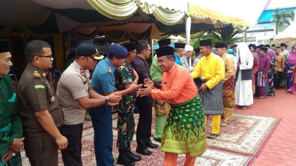 Suasana halalbihalal yang digelar Pemkab Bengkalis di halaman Kantor Bupati Bengkalis