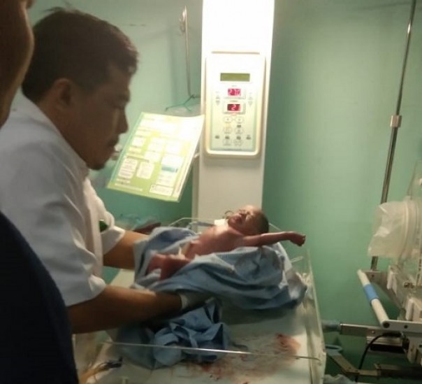 Bayi malang yang ditemukan warga Kelurahan Kampung Dalam, Kecamatan Siak, Siak Sabtu malam tadi