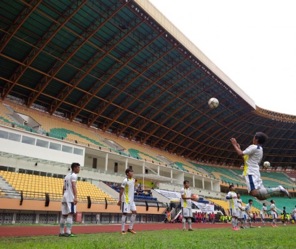 Skuad PSPS Riau tahun 2017 berlatih di Stadion Utama Riau (Foto: Zar/Riau1.com)