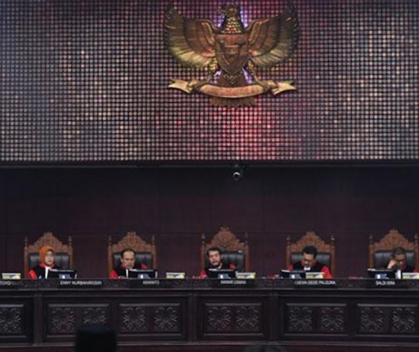 Majelis Hakim MK membacakan putusan sidang Perselisihan Hasil Pemilihan Umum (PHPU) Presiden dan Wakil Presiden 2019, Jakarta, Kamis (27/6/2019). Foto: Antara.
