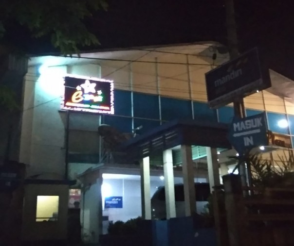 Gelanggang permainan E-Zone di Jalan Imam Munandar (dulu Jalan Harapan Raya). Foto: Surya/Riau1. 