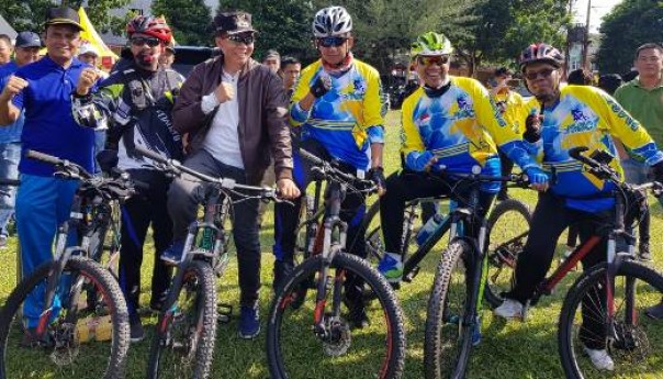 Walikota Pekanbaru, Firdaus bersama Sekdako Pekanbaru, M Noer serta Kepala Dispora Pekanbaru, Zulfahmi Adrian saat mempromosikan event Gowes Nusantara etape Pekanbaru Smartcity