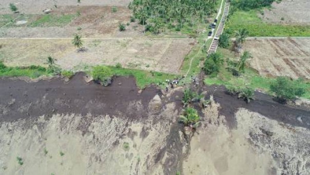 Kondisi garis pantai Pulau Bengkalis yang mengalami abrasi