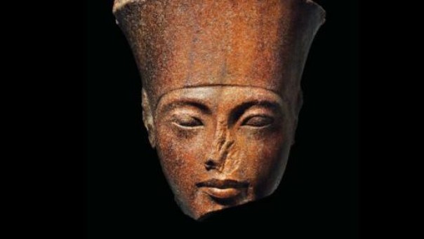 Patung kepala Firaun Tutankhamun yang terjual Rp83,1 miliar dalam sebuah lelang di London