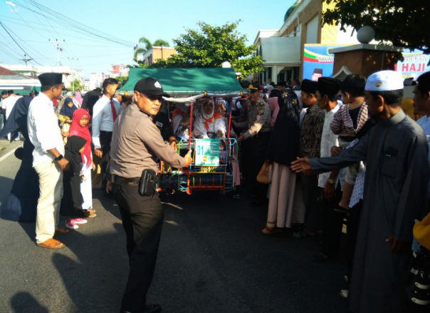 93 Jemaah Calon Haji Meranti Berangkat Dengan Becak