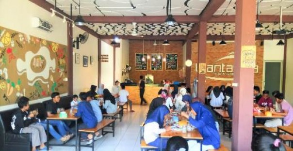 LANTAIDUA Resto & Hangout