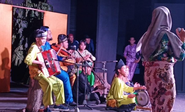 Penampilan Kemas Meranti dalam kenduri Seni Rakyat Riau 2019.
