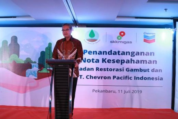 Vice President Operations and Maintenance PT CPI, Ruby Mulyawan saat memberi sambutan dalam acara MoU BRG dan PT CPI untuk edukasi program DPG (foto: dok/riau24group)