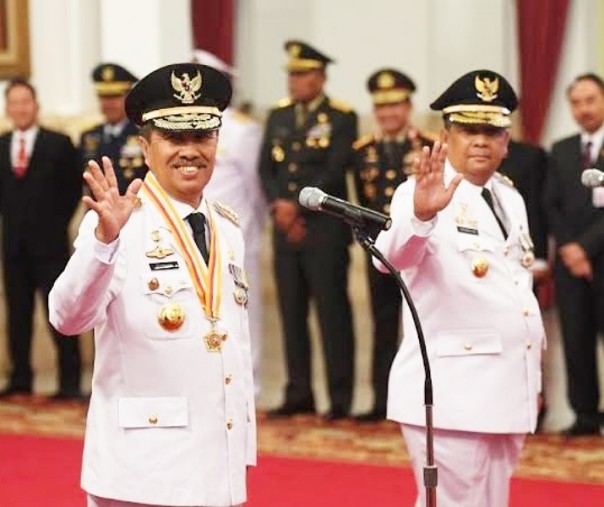 Gubernur Riau, Syamsuar-Edy Natar dilantik di Istana Negara (Foto: Istimewa/Internet)