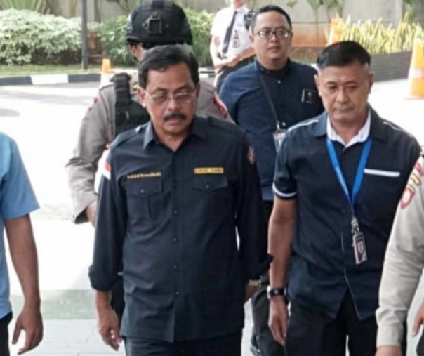 Gubernur Kepri Nurdin Basirun tiba di Gedung KPK, Kamis (11/7/2019). Foto: Kumparan.com.
