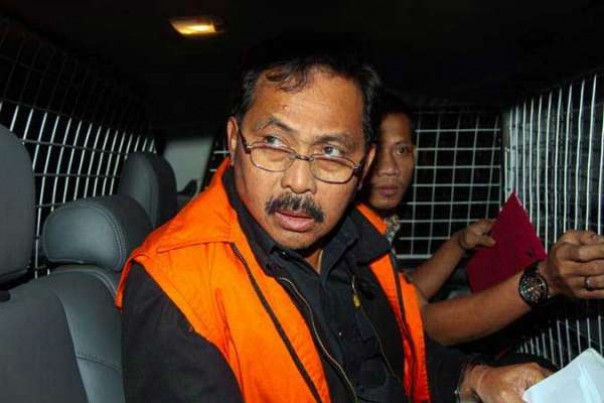 Gubernur Kepri Nurdin Basirun usai diperiksa KPK, Jumat.