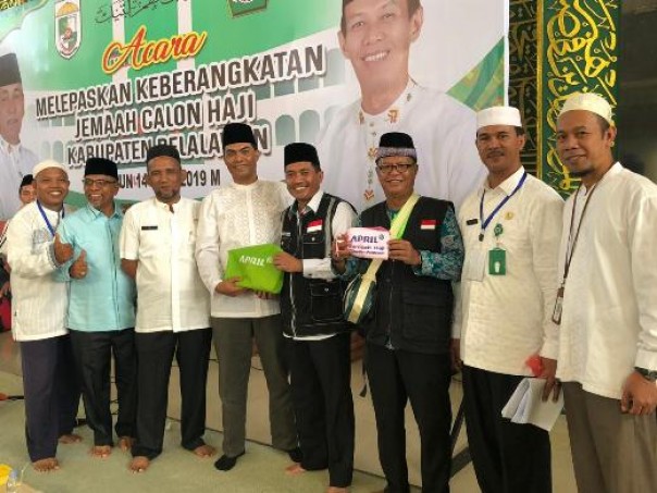 273 paket dari RAPP diterima langsung oleh Kepala BAPPEDA Pelalawn M Syahrul Syarif sekaligus sebagai TPHD Pelalawan