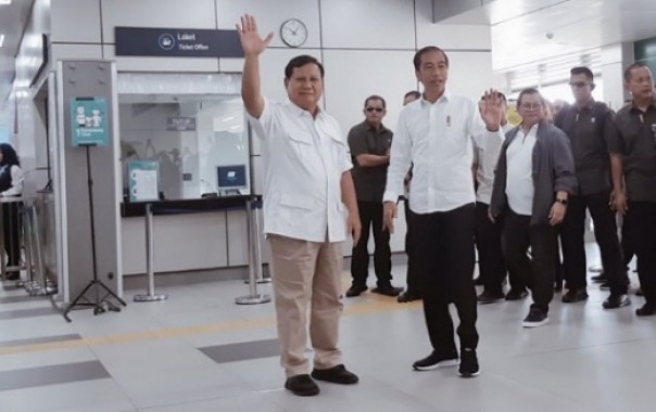 Prabowo Subianto bertemu Jokowi di MRT Jakarta