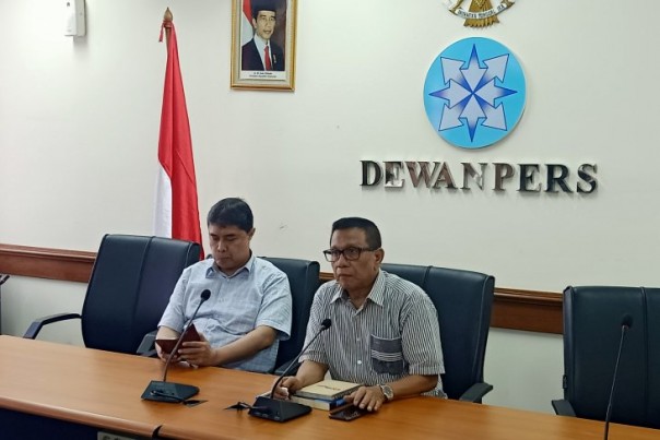 Wakil Ketua Dewan Pers, Hendry Chairudin Bangun (kanan). 