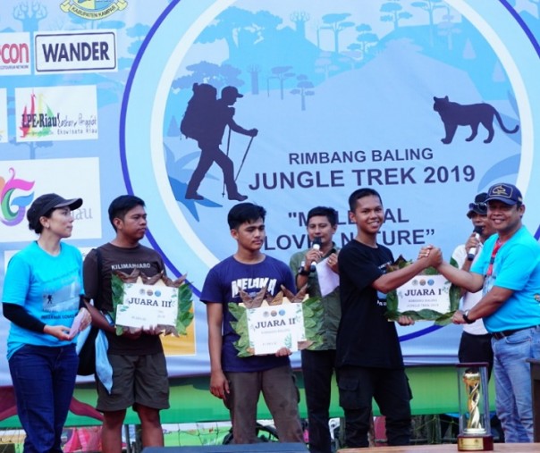 Pemenang lomba Rimbang Baling jungle trek road to HKAN 2019 (Foto: Istimewa/BBKSDA Riau)