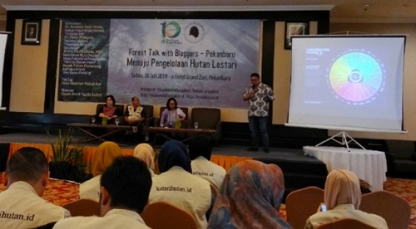 Event Forest Talk bersama Blogger yang ditaja The Climate Reality Project Indonesia dan Yayasan DR Sjahrir di Grand Zuri Hotel Pekanbaru (foto: barkah/riau1.com)