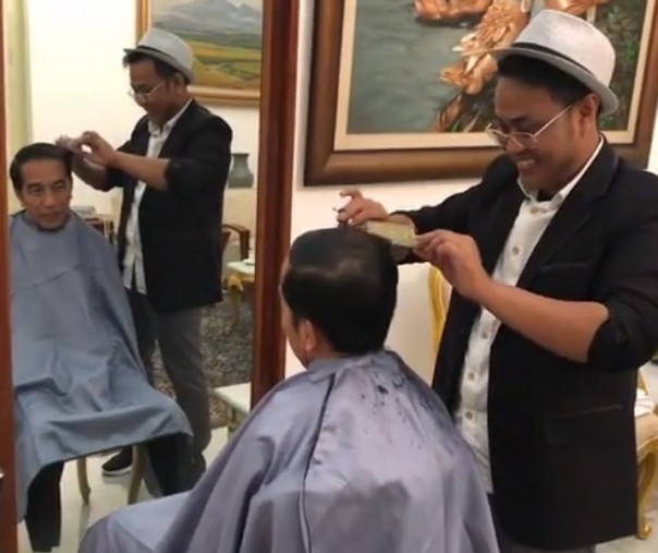 Screen shoot Herman saat memangkas rambut Jokowi (Foto:Zar/Riau1.com)
