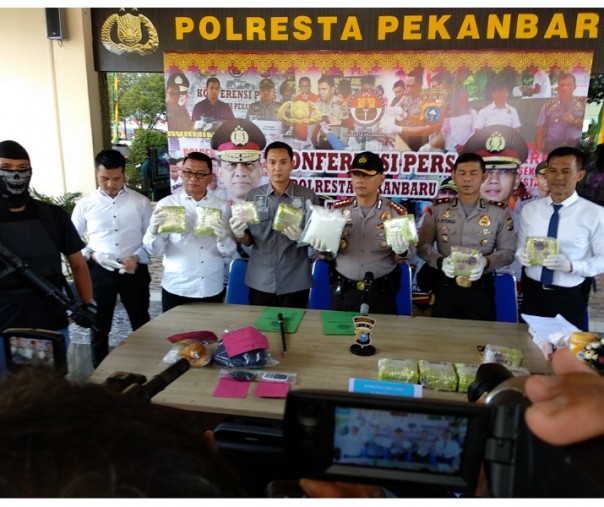 Konfrensi pers di Polresta Pekanbaru (Riau1).