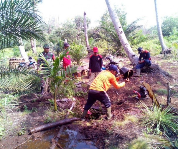 Sosialisasi TNI di Kampae agar tidak membakar lahan dengan cara dibakar.