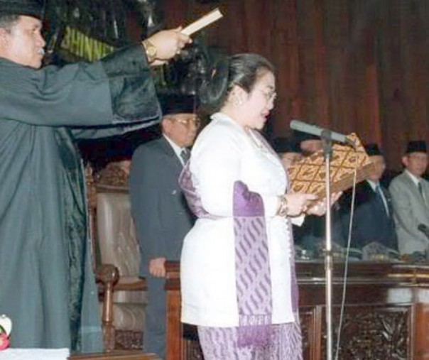 Pelantikan Megawati sebagai Presiden RI (Foto: Istimewa/Internet)