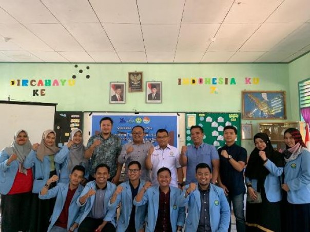 Mahasiswa Kukerta UR saat menggelar sosialisasi bahaya narkoba di SMAN 4 Bengkalis