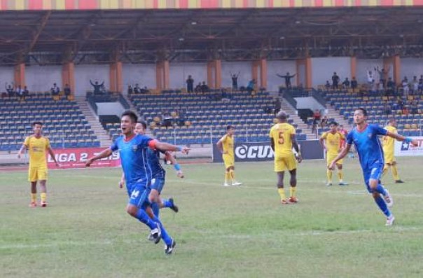 Selebrasi Redo Rinaldi setelah menjebol gawang Sriwijaya FC dalam laga kandang di Stadion Kaharuddin Nasution Rumbai Pekanbaru, Selasa petang (foto: dok/riau24group)