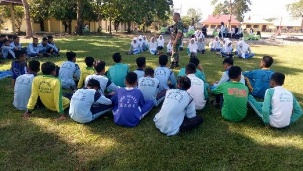 Para siswa SMA se-Kecamatan Kuok mengikuti seleksi calon anggota Paskibra tingkat Kecamatan Kuok