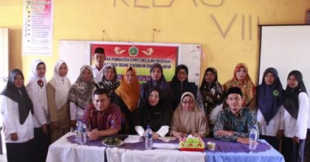 Para peserta pelatihan kompetensi guru madrasah di MTs Al Khairiyah Desa Pambang Bengkalis