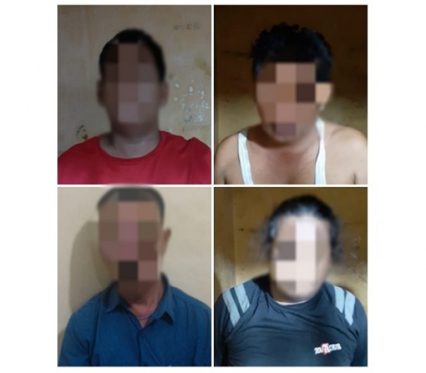 Empat pelaku pemerasan saat diamankan ke Mapolsek Tualang