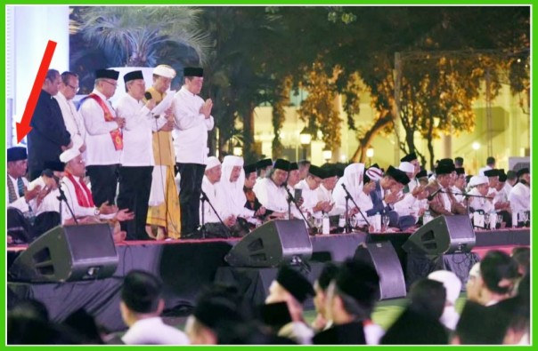 Ketua PWNU Riau Rusli Ahmad (paling kiri) hadir dalam kegiatan Doa Kebangsaan di Istana Negara, Kamis 1 Agustus 2019 malam kemarin