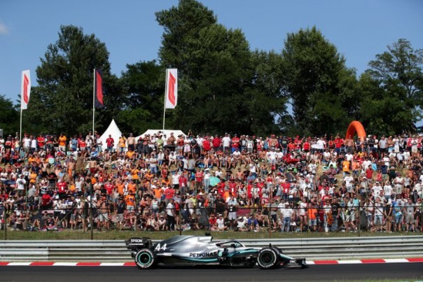 Pebalap Lewis Hamilton saat memenangi GP Hungaria, Minggu malam. 
