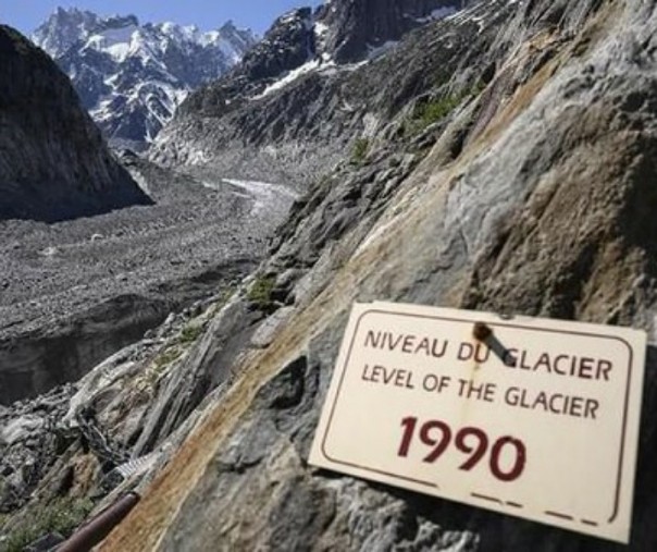 Pegunungan Alpen tak lagi bersalju. Foto: AFP.