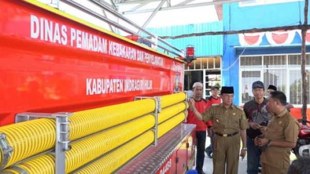 Bupati Inhil, HM Wardan meninjau peralatan di Dinas Damkar Inhil