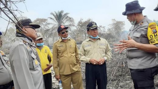 Bupati Inhil, HM Wardan meninjau lokasi karlahut