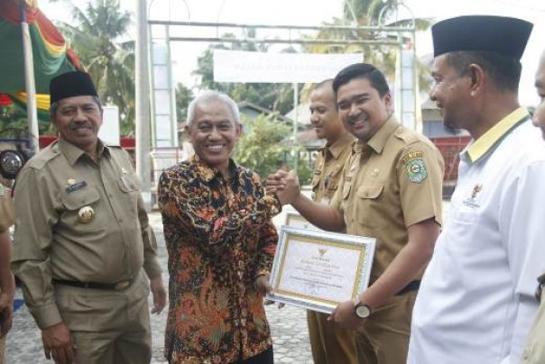 Bupati Siak, Alfedri usai acara Deklarasi Stop Buang Air Besar Sembarangan (SBABS) di Kampung Sialang Palas, Kecamatan Lubuk Dalam