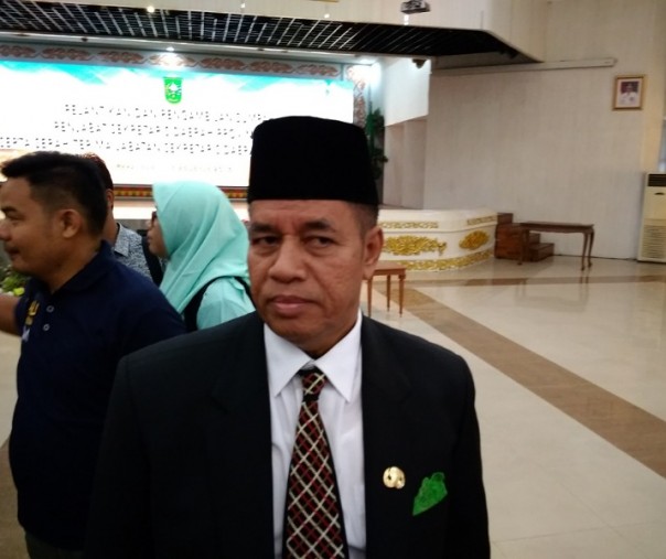 Pj Sekretaris Daerah Pemprov Riau Ahmad Syah Harrofie usai pelantikan (Foto: Zar/Riau1.com)
