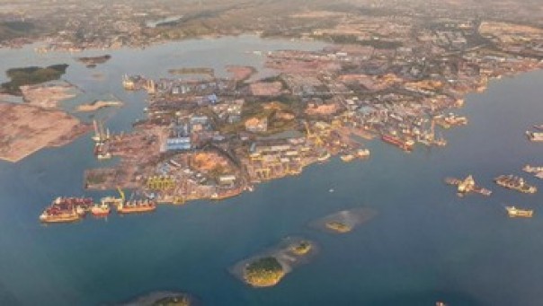 Industri galangan kapal di Batam, Provinsi Kepulauan Riau, yang terlihat dari atas.