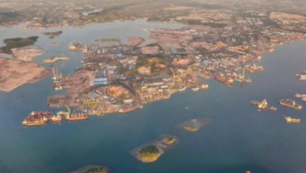 Industri galangan kapal di Batam, Provinsi Kepulauan Riau, yang terlihat dari atas. 