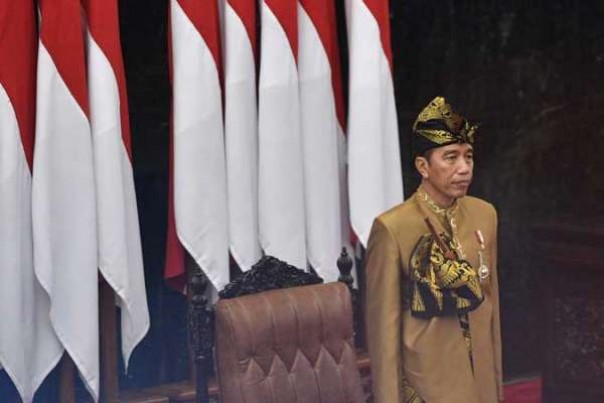 Presiden Jokowi mengenakan pakaian adat Suku Sasak Lombok, Nusa Tenggara Barat, saat pidato Kenegaraan, Jumat. 